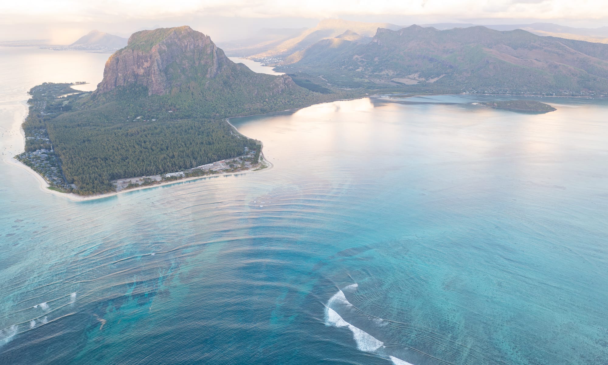 Le Morne Brabant e la laguna di Mauritius viste dall’alto